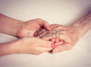 27668945-uomo-anziano-donna-con-i-loro-caregiver-a-casa-concetto-di-assistenza-sanitaria-per-anziani-anziani-